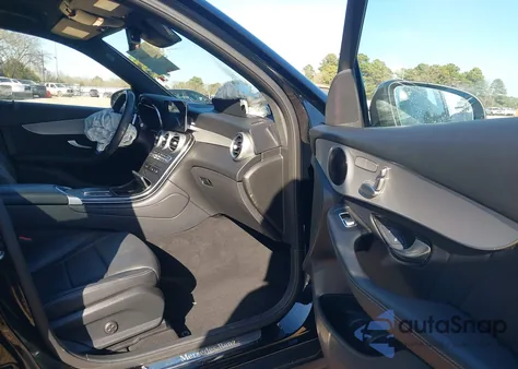 2022 Mercedes-Benz Glc 300 Suv z USA, uszkodzony, nr VIN W1N0G8DB0NV389246